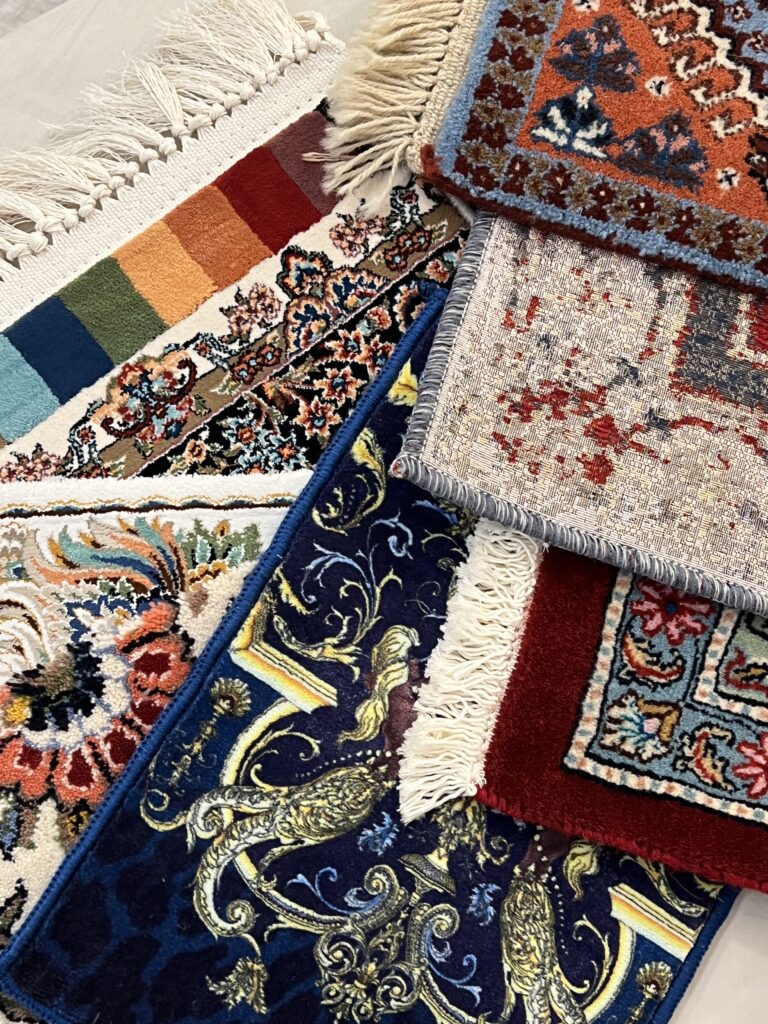 地毯的樣式有許多種類，且兼具實用性及功能性，在空間中鋪設地毯可以大大提升整體空間氛圍。