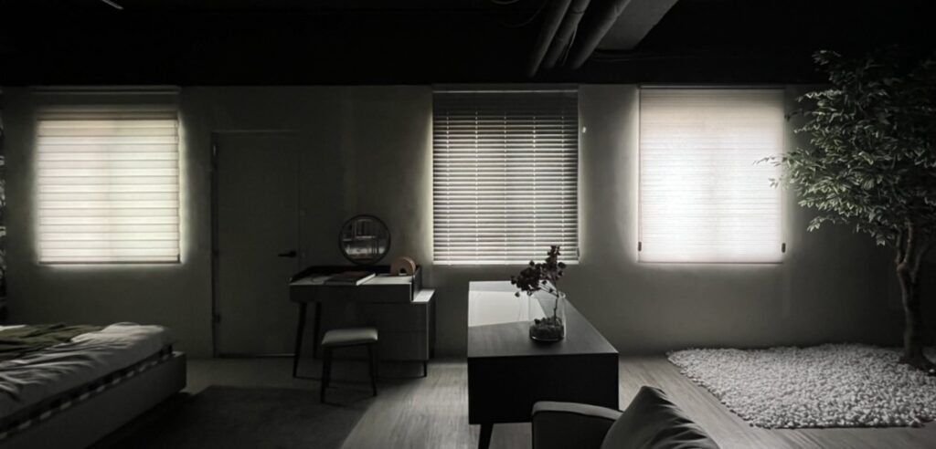 不同的窗簾款式，他的功能、透光量及樣式也都不相同，並且適用於不同的空間中。照片為FarFar軟裝教室一隅。